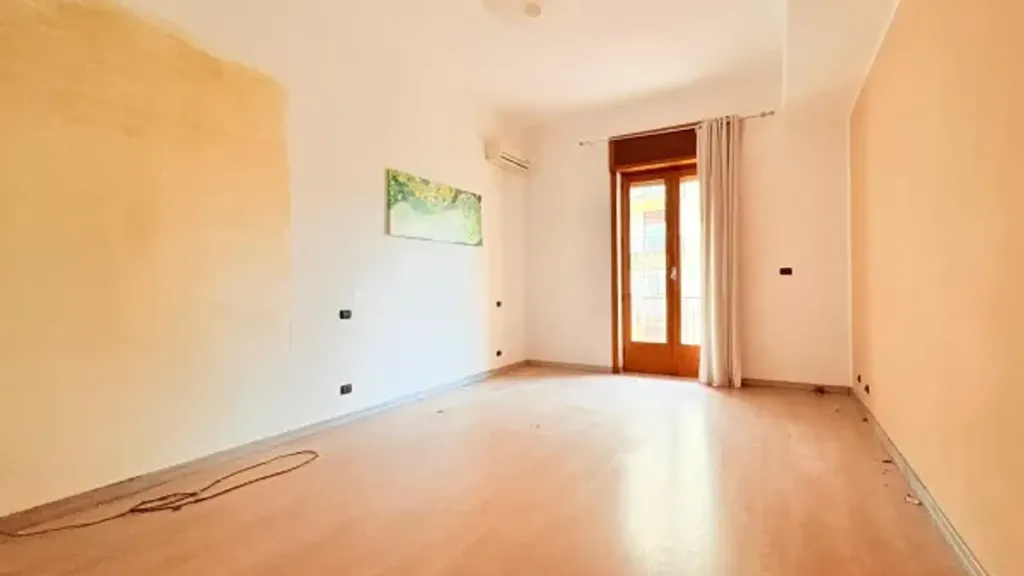 Rooms - Three-Bedroom Apartment with Balcony in Milazzo