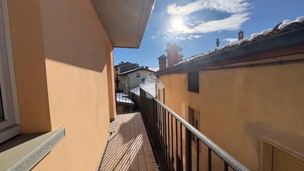 Rõdu - Semi-detached House with Balcony in Bossico