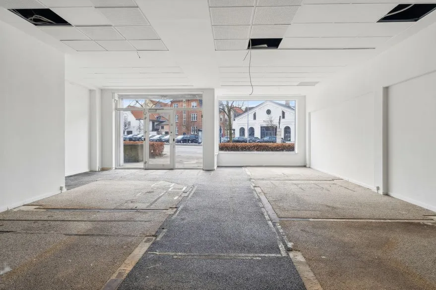 Toad - Commercial Space with High Visibility in Horsens
