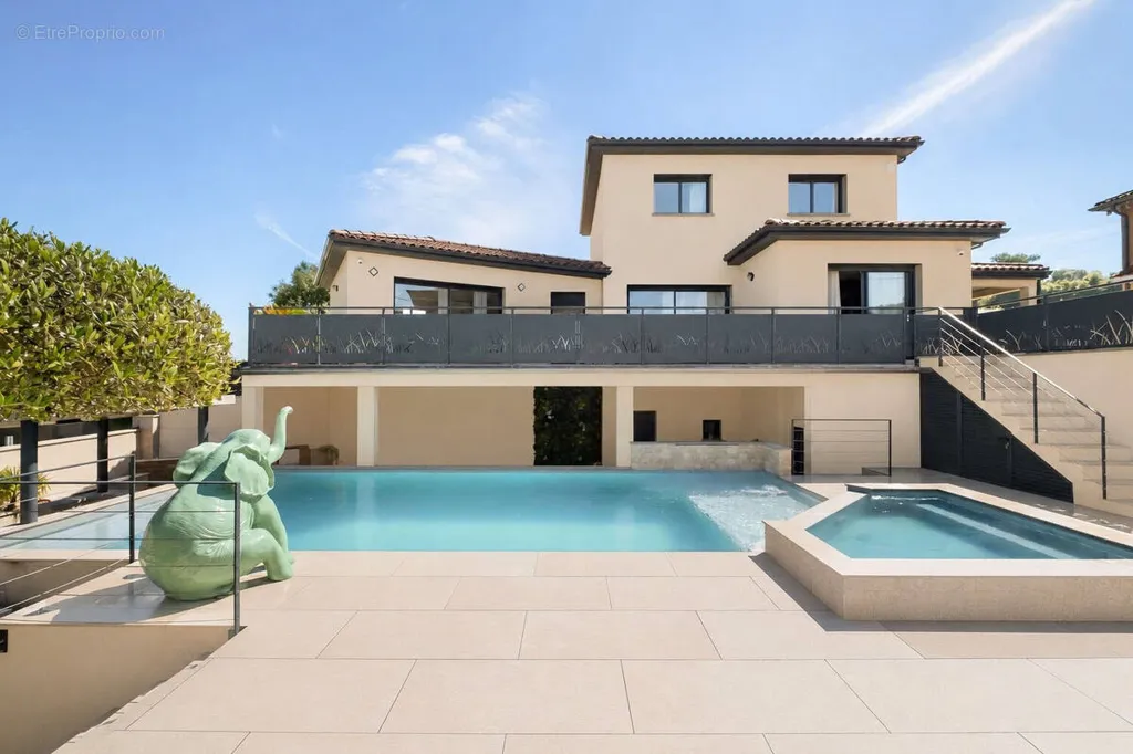 Bassein - Contemporary House with Pool in Simandres