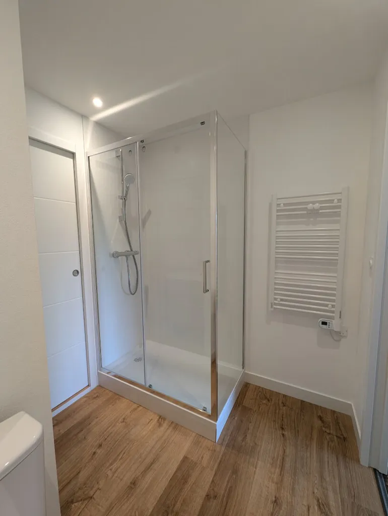Vannitoad - Renovated Flat with Balcony and View in Brest