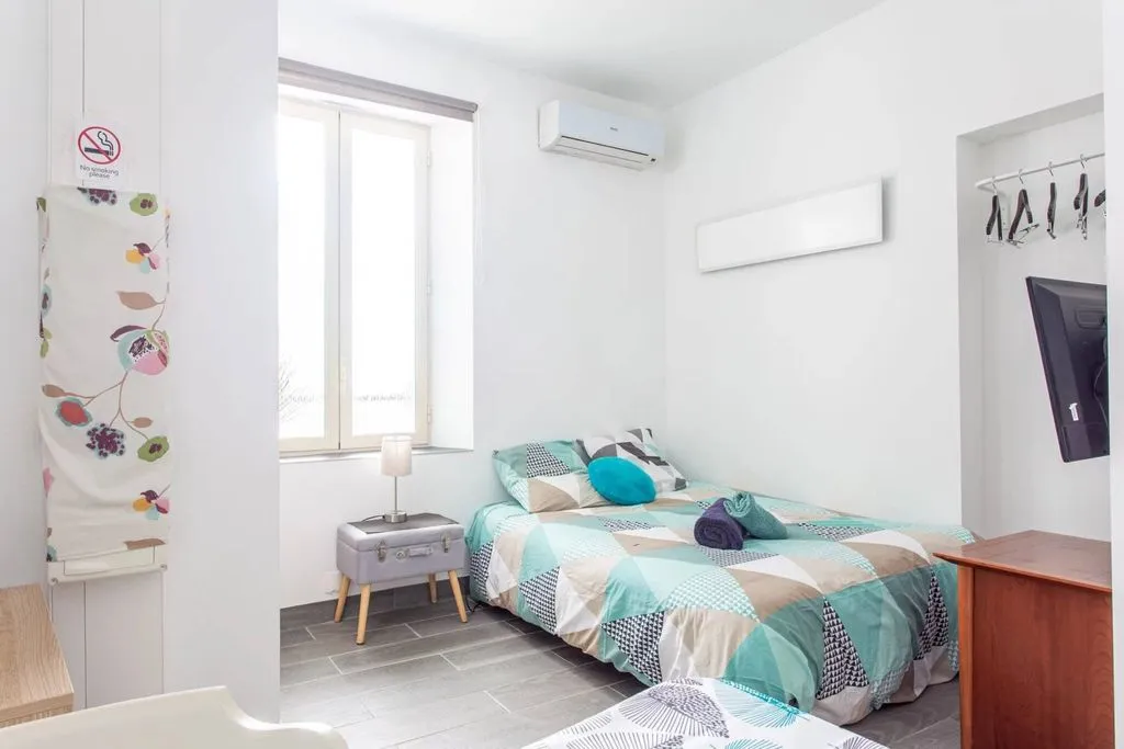 Chambres - Ensemble d'Appartements Rénovés à Antibes