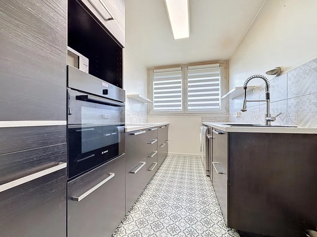 Köök - 3-Bed Flat near Park in Elancourt