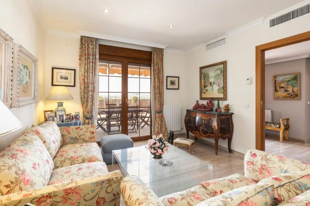 Elutuba - Versatile Villa with Private Pool in Huétor Vega