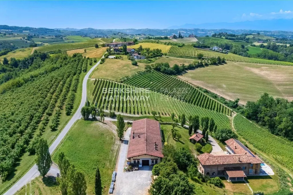 Õhuvaade - Casale with Pool in Monforte d'Alba
