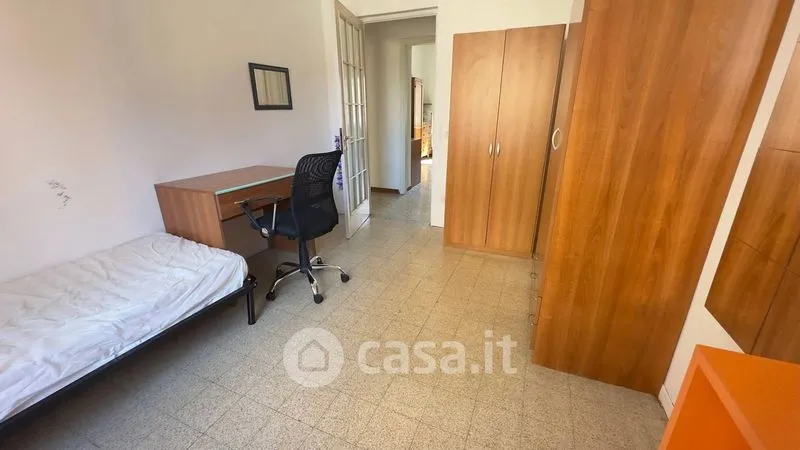 Chambres - Four-Bedroom Apartment with High Ceilings in Parma
