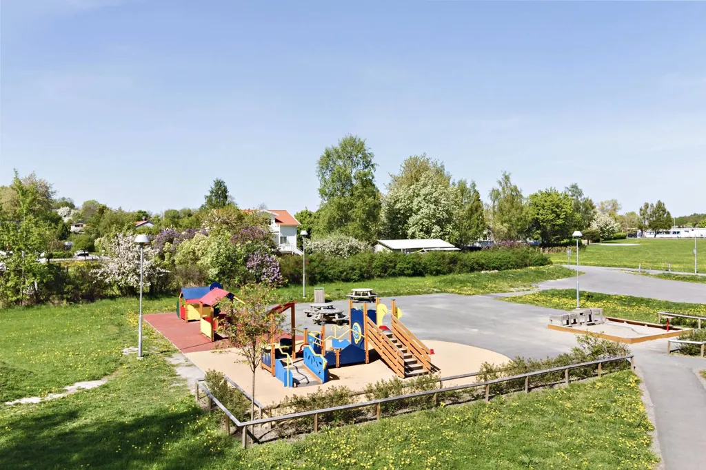 Garden - Villa with Lake View in Stenhamra