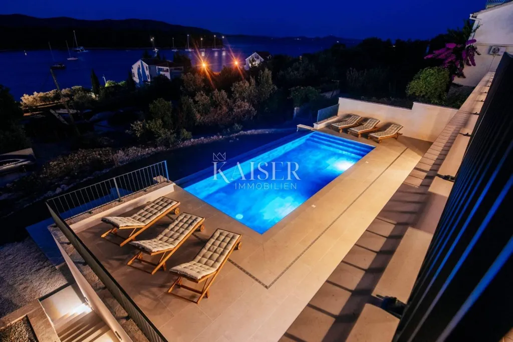 Pool - Luxury Villa with Infinity Pool on Mali Iž