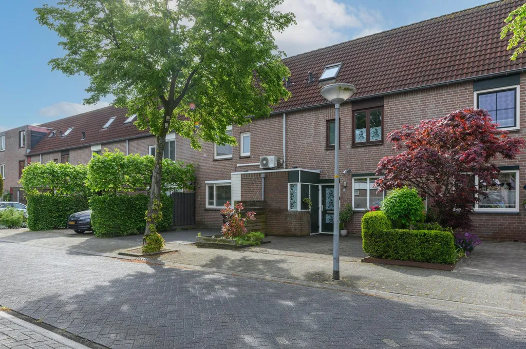 Välivaade - Spacious 5-Bedroom House with Deep Garden in Almere
