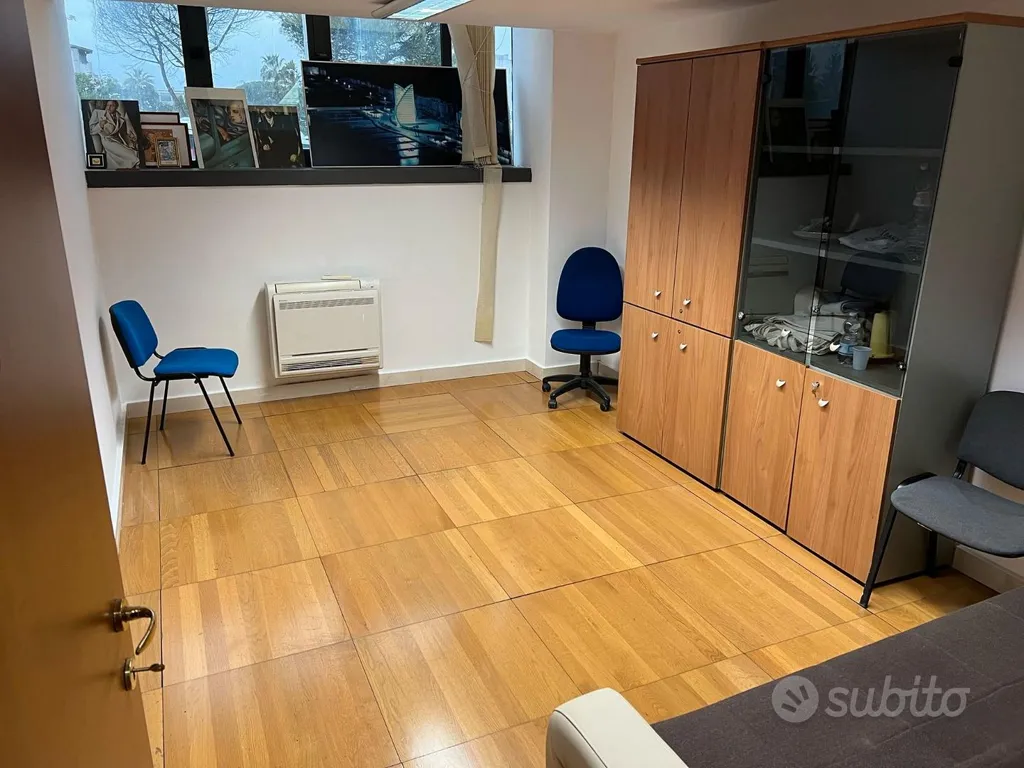 Kabinet - Recently Refined Office with Lift in Urban Area