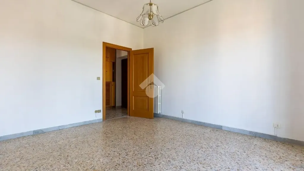 Pièces - Two-Bedroom Apartment with Balcony in Rome