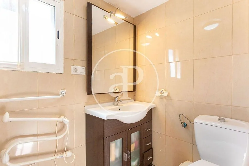 Bathrooms - Chalet with Pool and Terraces in Catadau