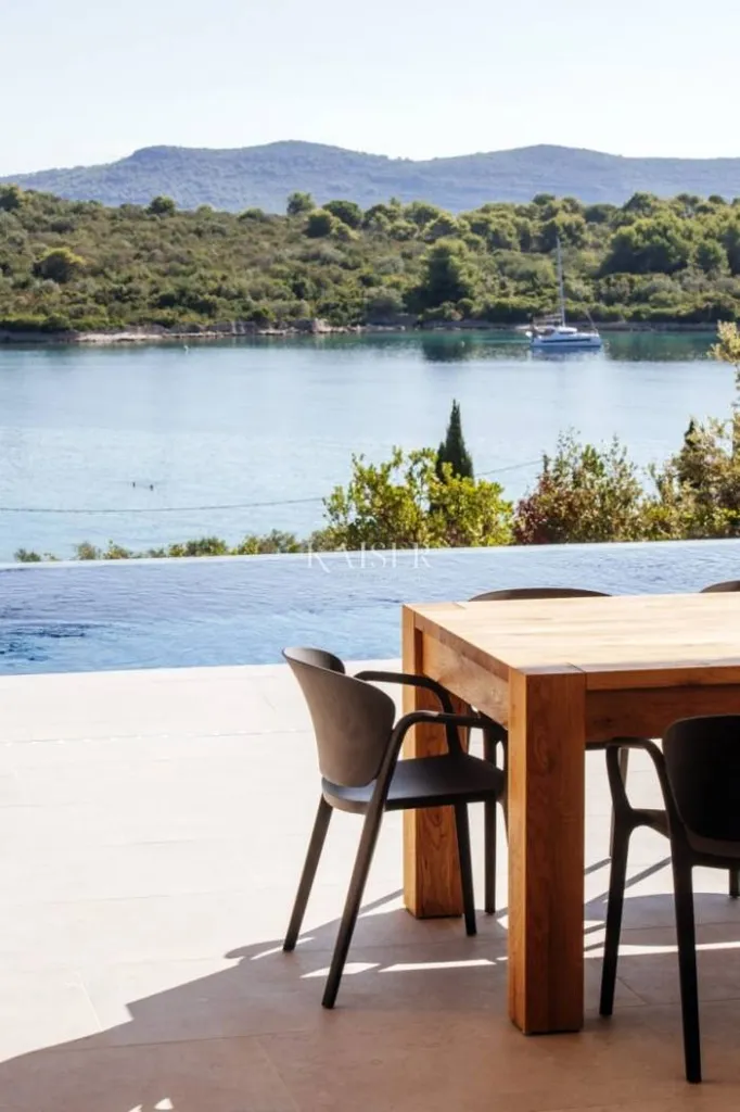 Terrace - Luxury Villa with Infinity Pool on Mali Iž
