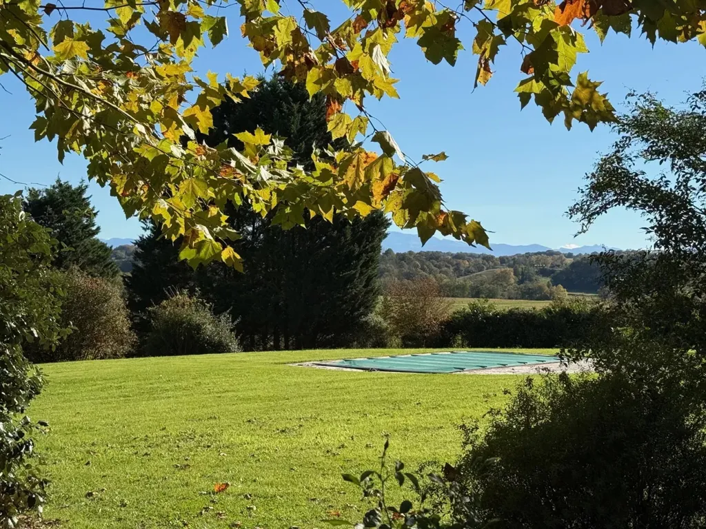 Jardin - Propriété avec Piscine et Vue sur les Pyrénées à Laàs