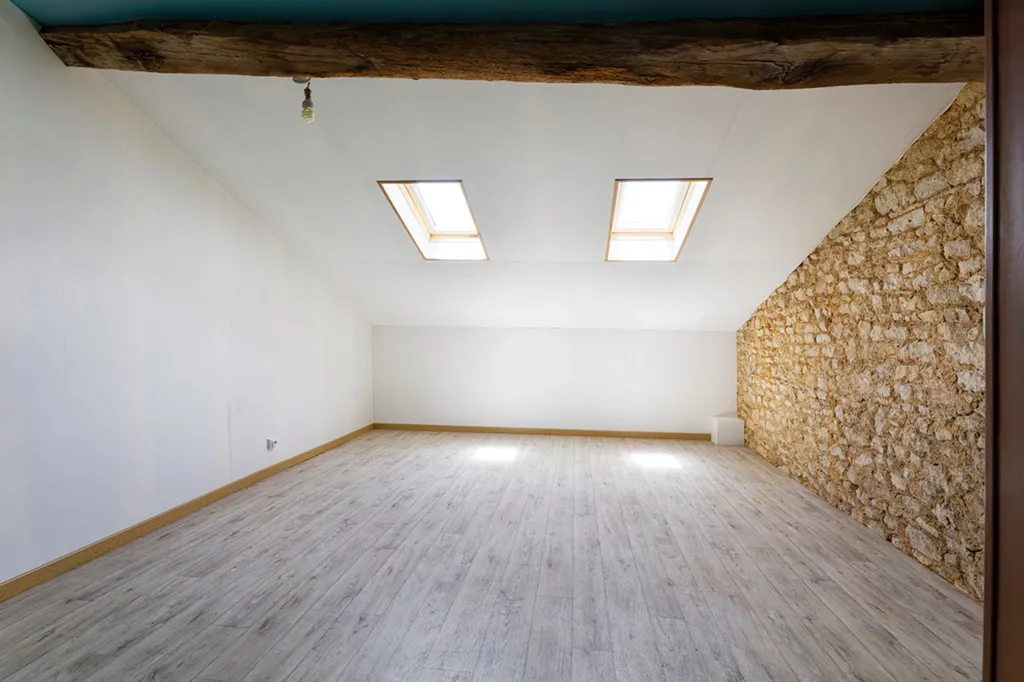 Rooms - Village House with Courtyard in Varaignes