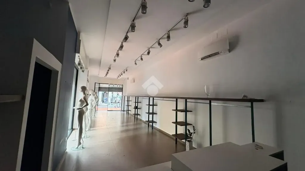Pièces - Commercial Space with 4 Windows in Castellammare di Stabia