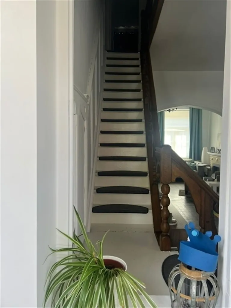 Zimmer - 1930s House with Basement in Montenaken