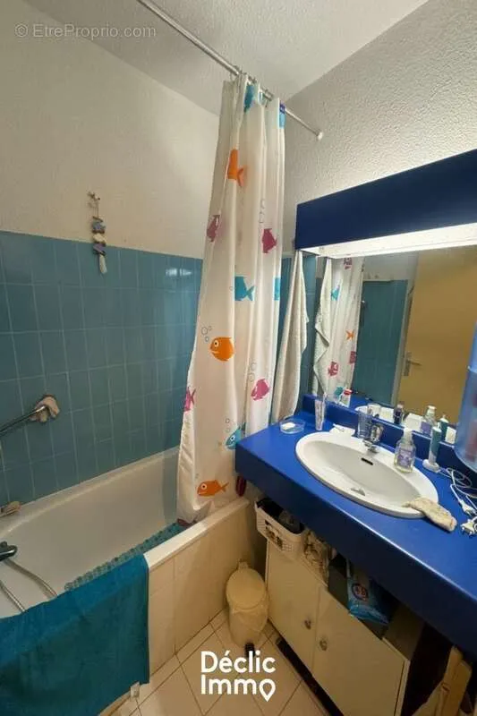 Salles de bain - Studio Cabine avec Jardin et Piscine dans Secteur Golf