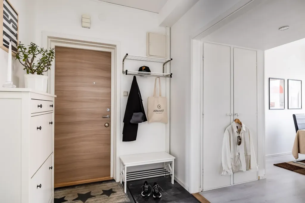 Entrée - Two-Bedroom Flat with Balcony in Örebro
