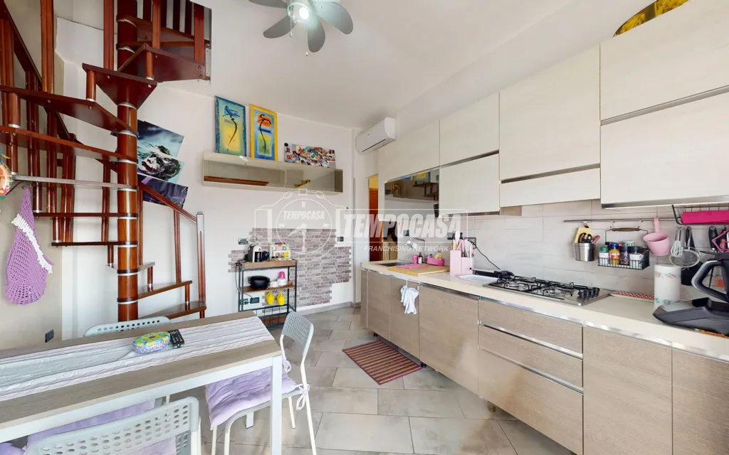 Cuisine - Rear-Converted Apartment with Balcony in Turin