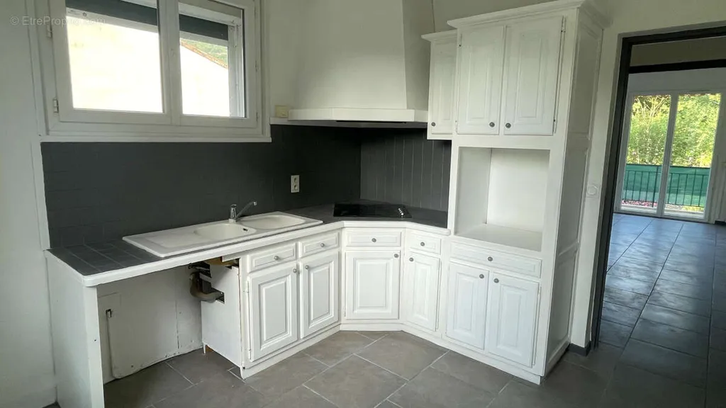 Cucina - 3-Unit Ensemble with Garden in Saint-Jean-du-Gard