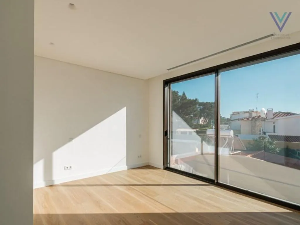 Toad - New 4-Bedroom House with Pool in Cascais