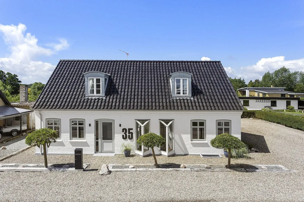 Maison 8 pièces à Assens