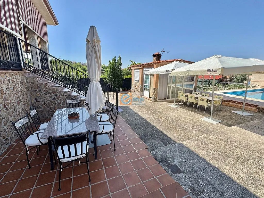 Piscine - Chalet with Pool and Terraces in Palomeque