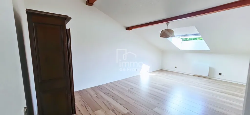 Pièces - Appartement Duplex avec Balcon à Gex