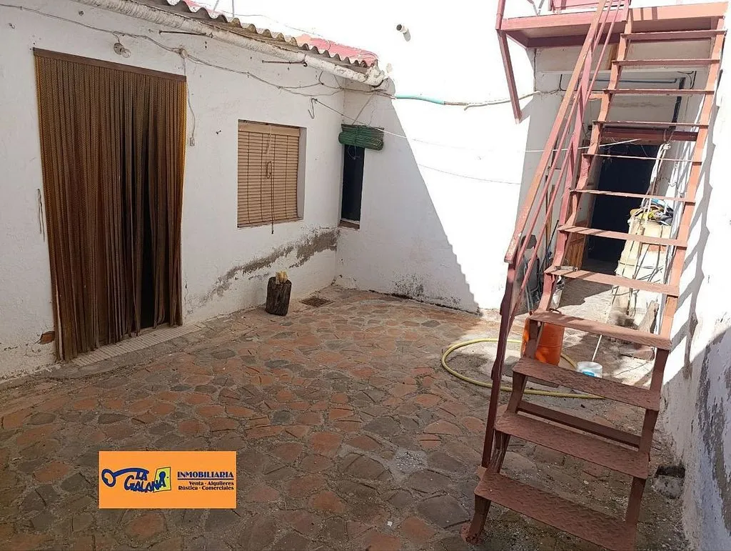 Giardino - Two-Storey House with Terrace in Valdepeñas