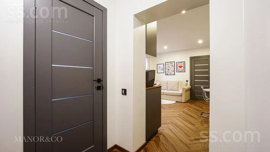 Entrée - Modernised Flat with Quiet Setting in Riga Centre