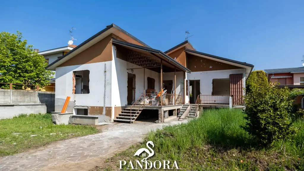Välivaade - Rustic-Style Semi-Detached Villa with Terrace in Lonate Pozzolo