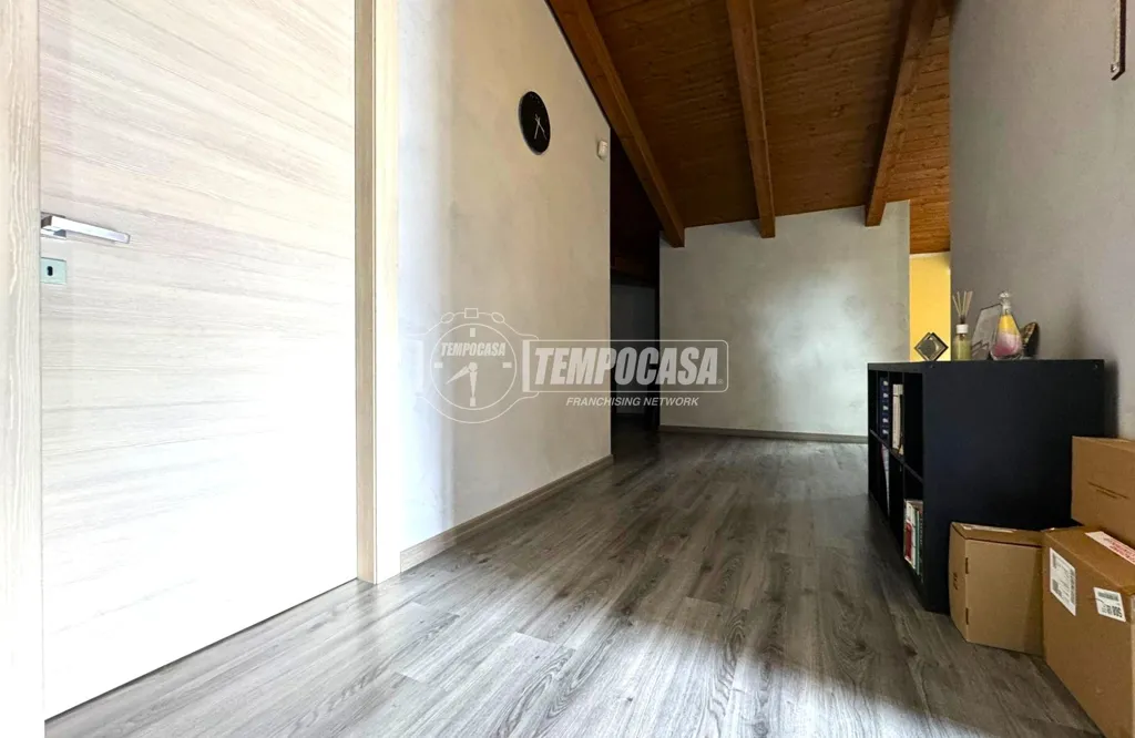 Esik - Modern Villa with Garden in Druento