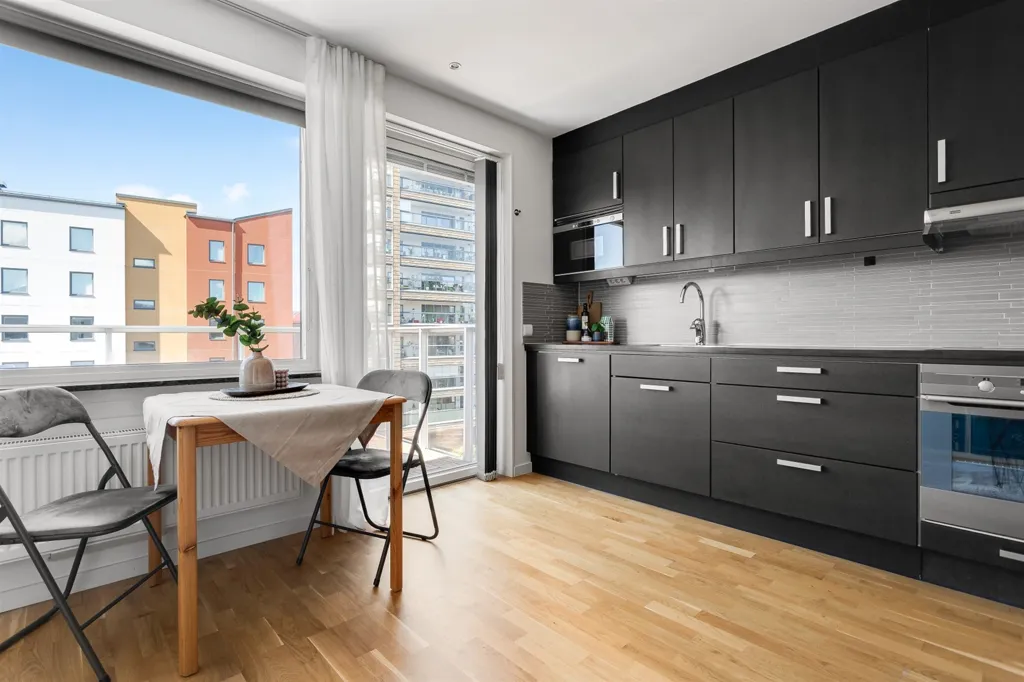Cucina - Terrace Flat with South-West Balcony in Sundbyberg