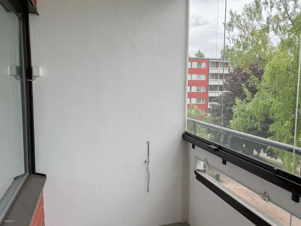 Balcon - Bright Apartment with Balcony in Länsimäki, Vantaa