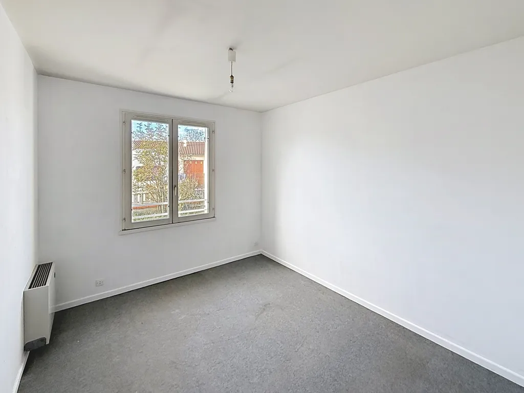 Toad - Semi-Subterranean House with Garden in La Rochefoucauld
