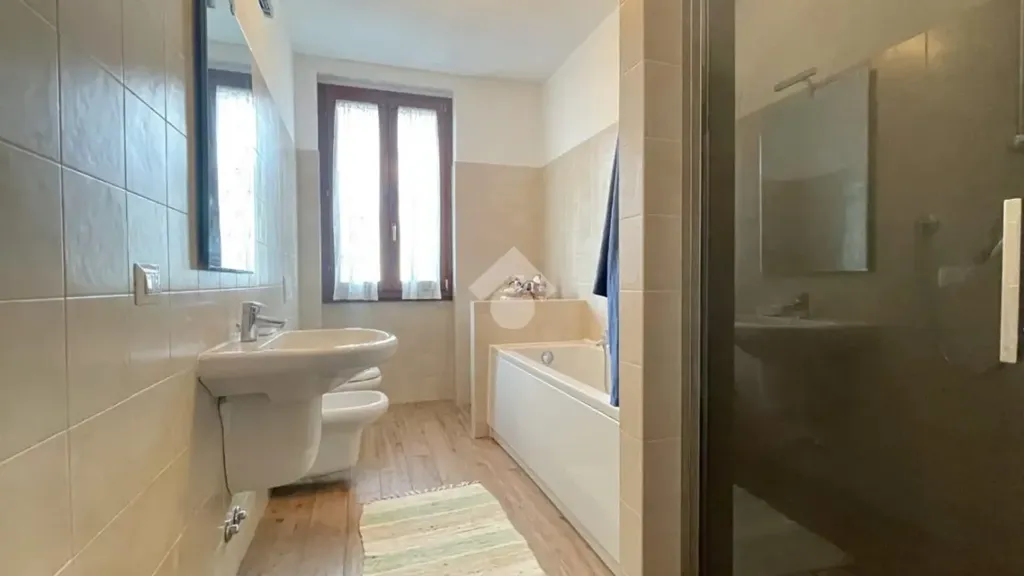Salles de bain - Renovated Flat with Balcony in Porto Ceresio