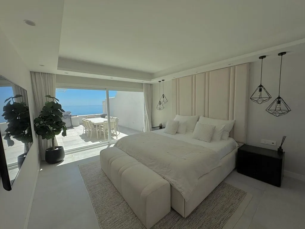 Chambres - Frontline Duplex Penthouse with Sea View in Estepona