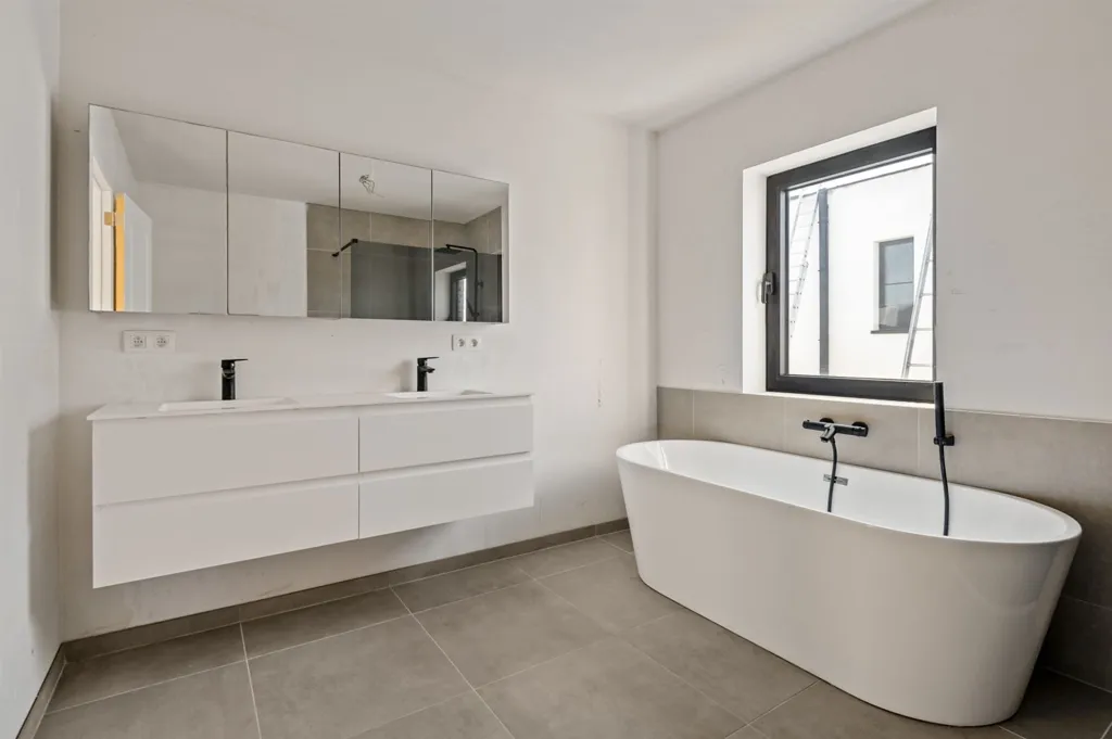 Salles de bain - Maison avec Piscine à Herentals
