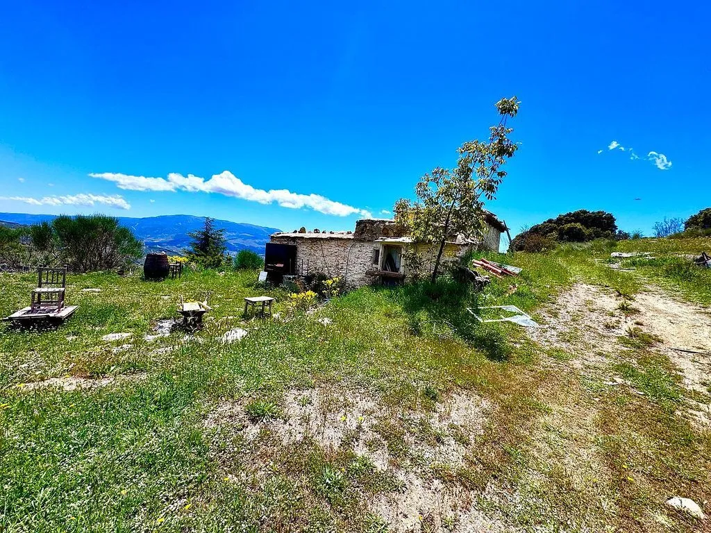 Aed - Rustic Finca with Water Source in Sierra de Júbar