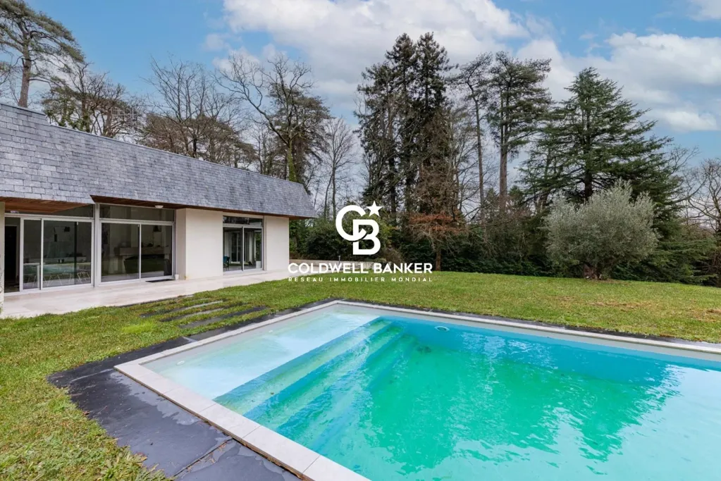 Bassein - Architectural House with Pool in Orvault