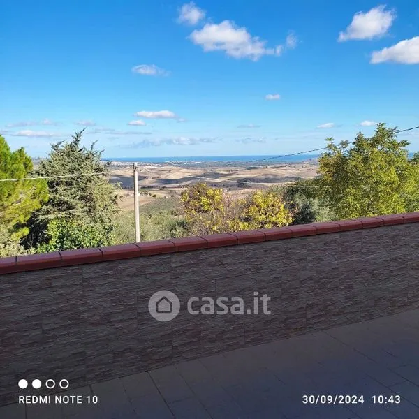Terrass - Bi-level Villa with Garden in Mafalda