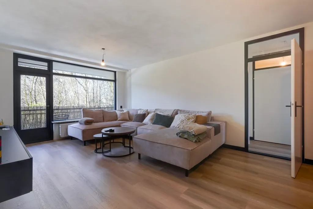 Séjour - 5-Bedroom Gallery Flat with Balcony in Leidschendam