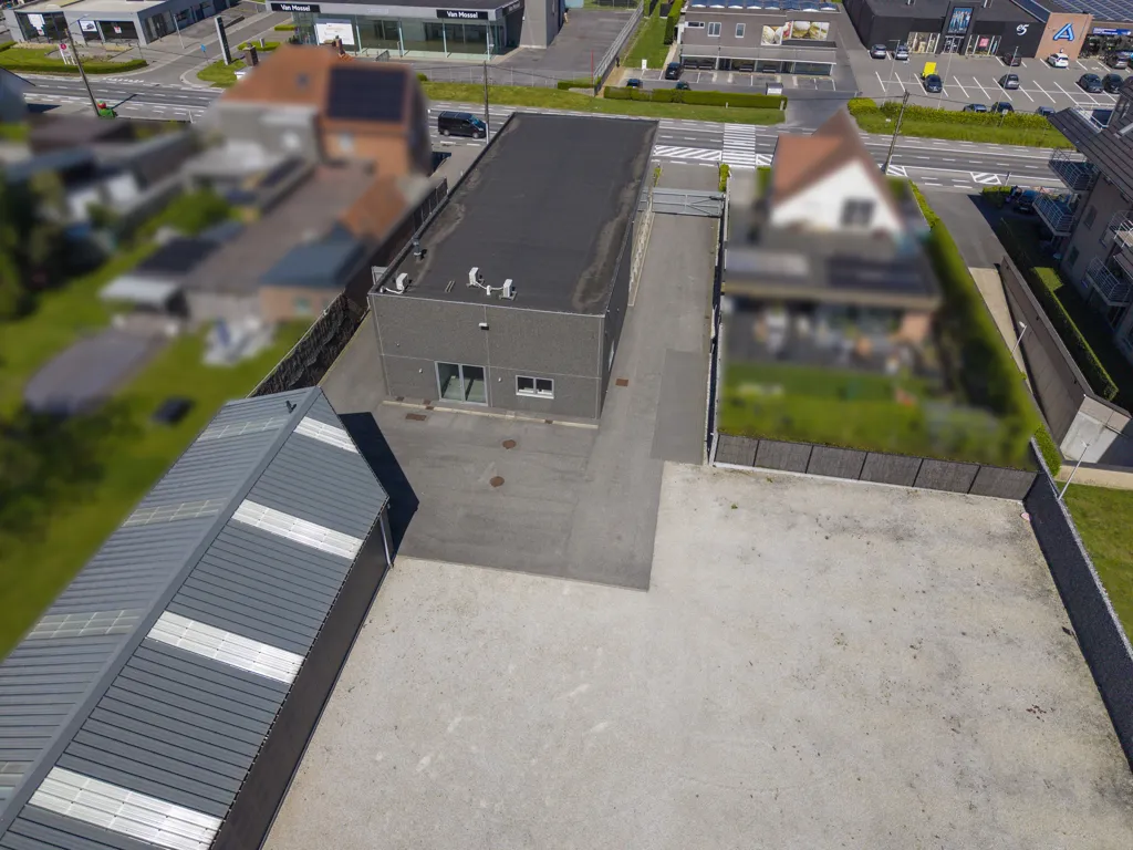 Vue aérienne - Showroom avec atelier et parking à Zwevegem