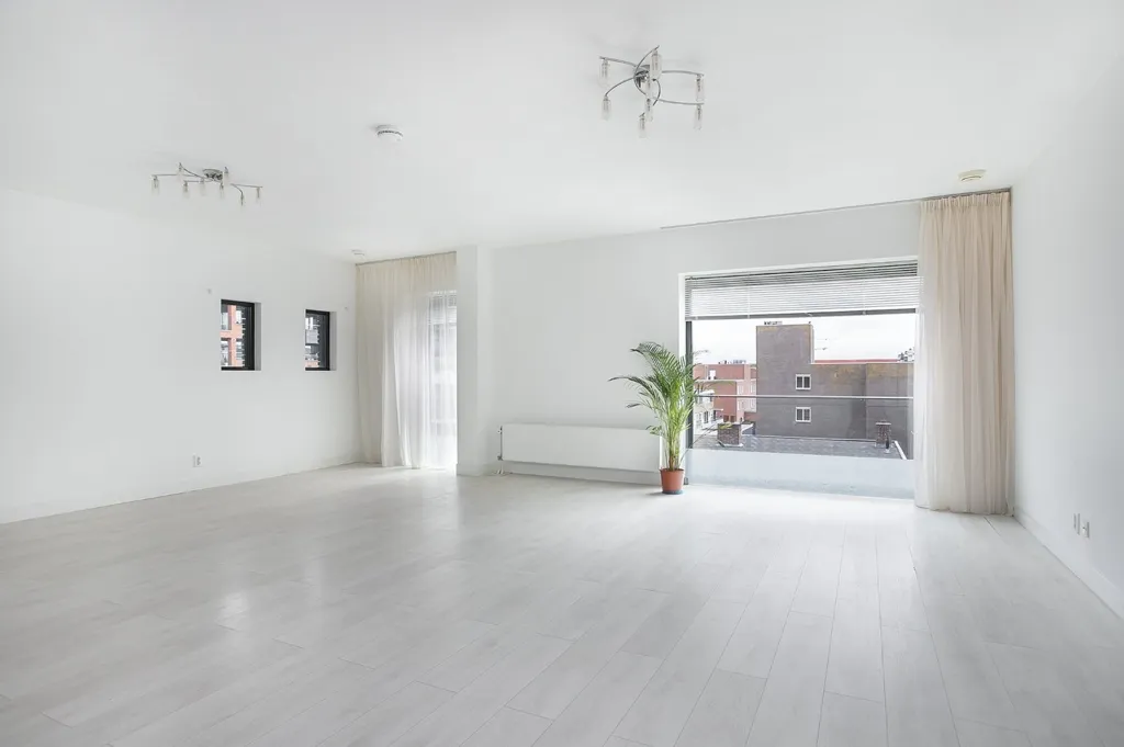 Living Room - Stylish 3-Bedroom Apartment in Hoofddorp