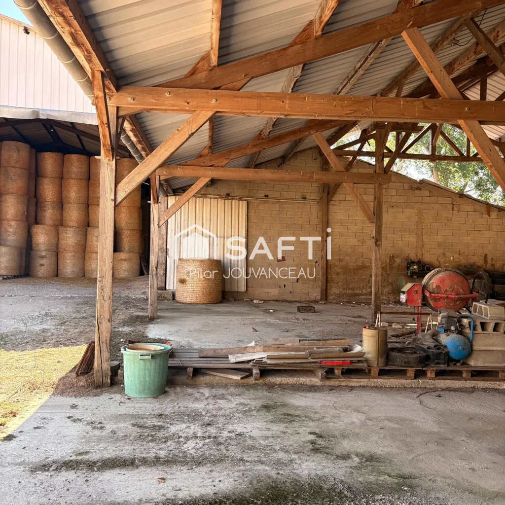 Aed - Characterful Estate with Pool in Fontaines