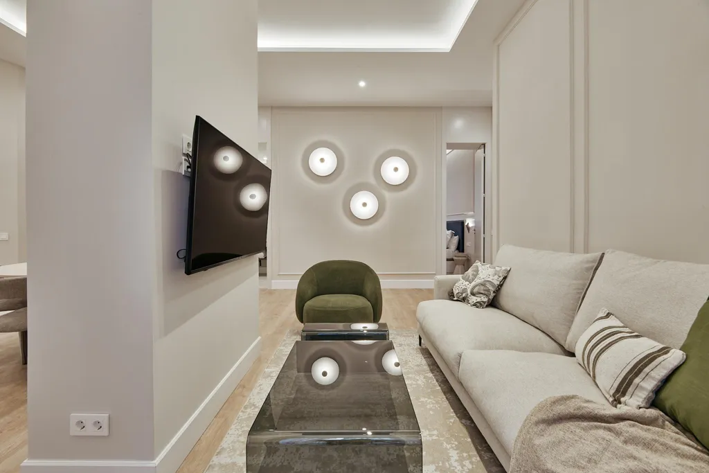Elutuba - Transforming Flat with Balconies in Madrid