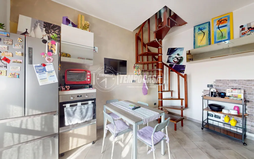 Cuisine - Rear-Converted Apartment with Balcony in Turin