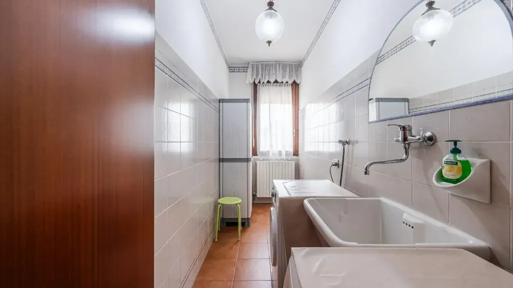 Salles de bain - Triplex with Balcony in Pieve Modolena