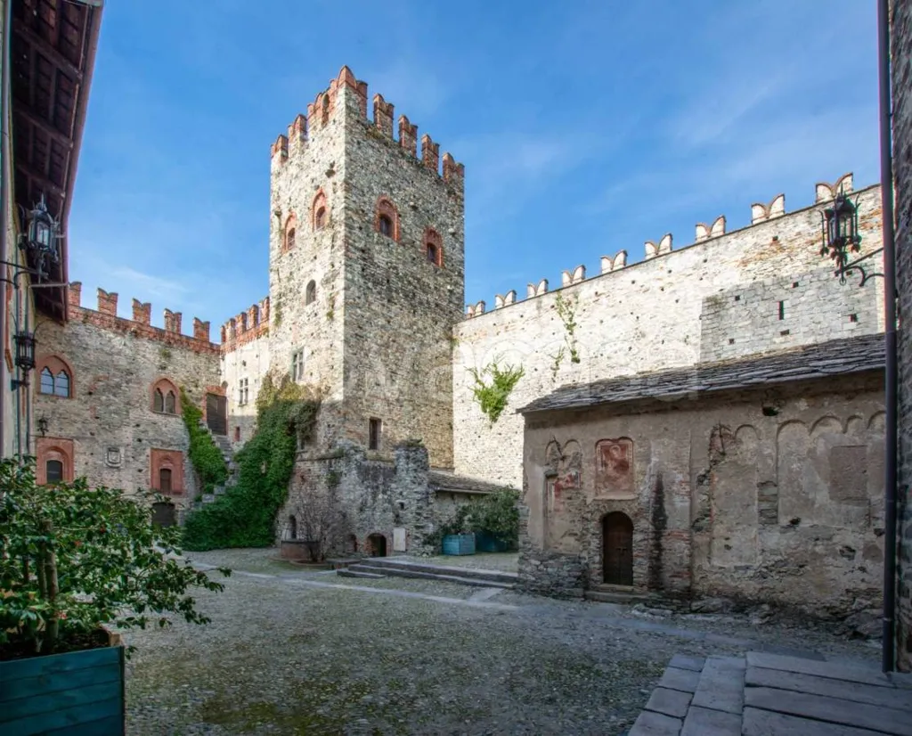 Aed - Panoramic Castle with Garden in Montalto Dora